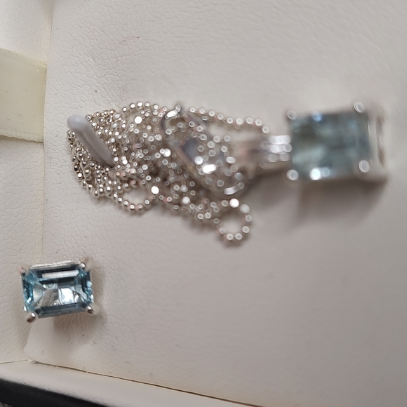 Necklace and Earring set - Picture 3 of 4